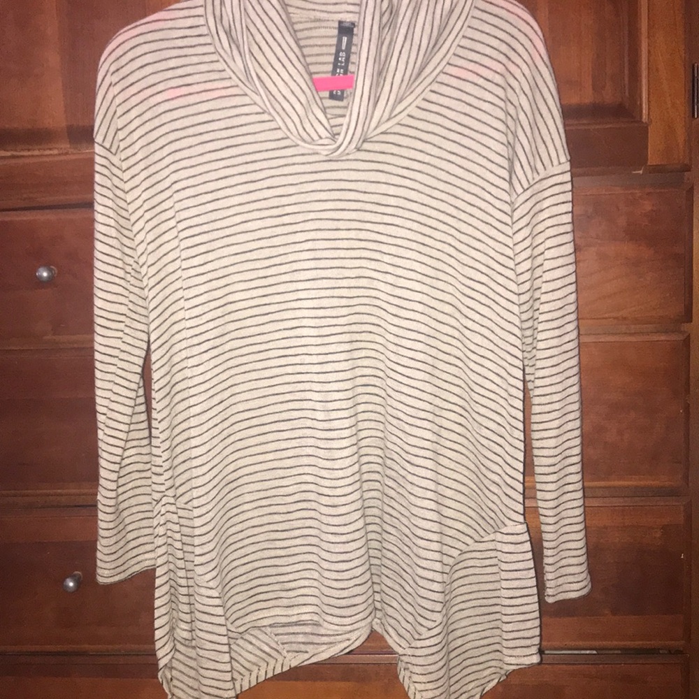 Scoop neck sweater